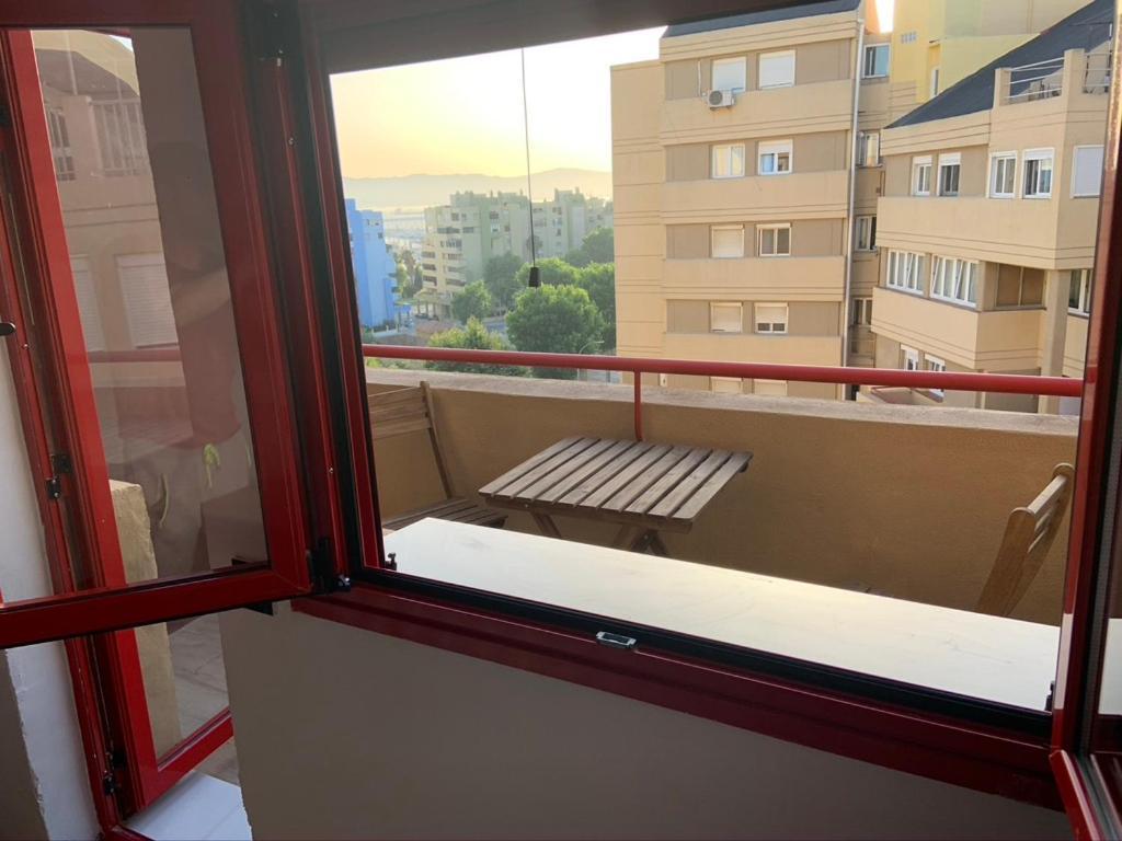 Room In A Shared Apartment Touching The Border :) La Línea de la Concepción Eksteriør bilde
